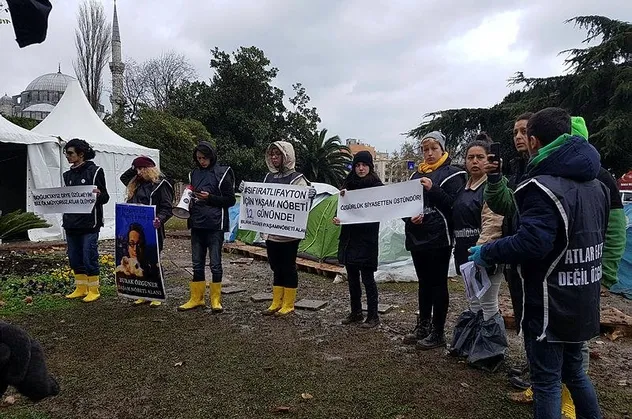 İmamoğlu'na "sözünü tut" çağrısında bulunmuşlardı! İBB önündeki fayton protestosu sürüyor!