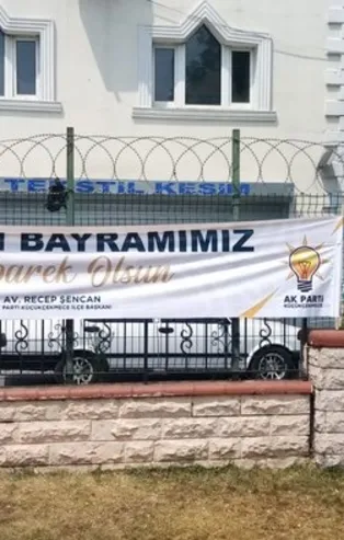 CHP'li Küçükçekmece Belediyesi'nden yeni bir skandal daha! Kurban Bayramı yerine Ramazan Bayramı afişi astırdılar!