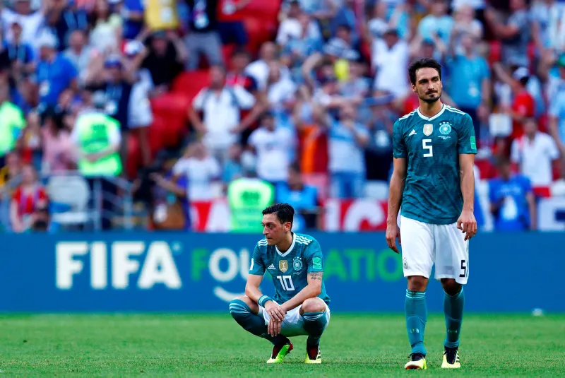 Alman holiganlar Mesut Özil'e saldırdı - 29