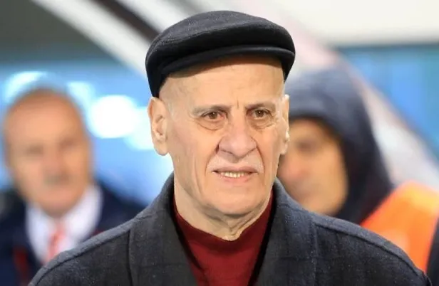 1658775142254.jpeg Türk futbol tarihinin akışını değiştiren, şampiyonluğu ilk kez İstanbul dışına taşıyan büyük efsane Ahmet Suat Özyazıcı-7