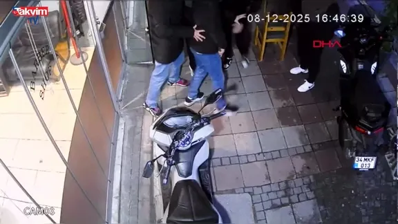 Kağıthane’de baltalı dehşet: Kuaförü basıp klimayı parçaladı!