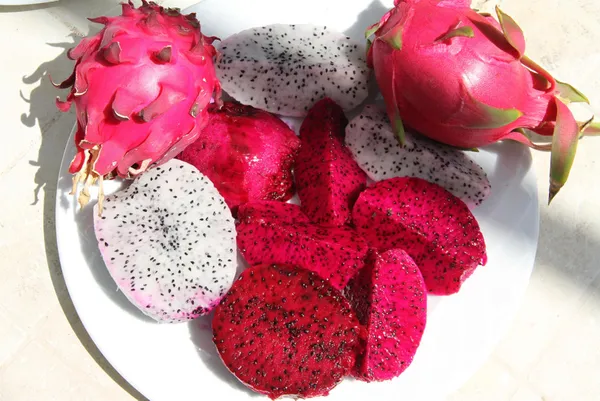 bir-donumden-50-bin-lira-kazaniyor-ejder-meyvesini-mersinden-abd-askerlerine-gonderiyor-1631097430798.jpg Bir dönümden 50 bin lira kazanıyor! Ejder meyvesini Mersin'den ABD askerlerine gönderiyor-2