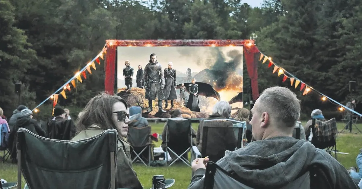 Game Of Thrones Un Final Sezonu Basliyor Game Of Thrones Hayranlari Zekeriyakoy Ve Kemerburgaz Daki Luks Villalarda Ilk Bolum Icin Bir Araya Gelecek Takvim