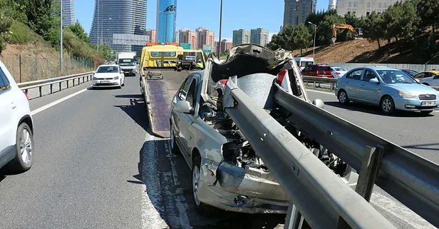 TEM'de korkunç kaza! Bariyerlere ok gibi saplandı