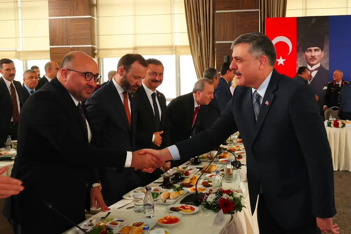 bakan-ciftciden-deprem-yardimlarinda-ahbap-cavus-cikisi-1784815111000.jpeg Bakan Çiftçi’den Ahbap tepkisi: Resmî kurumların güvenilirliği ortaya çıktı-3