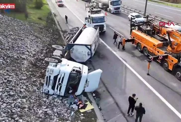 Esenyurt TEM Otoyolu'nda tanker devrildi