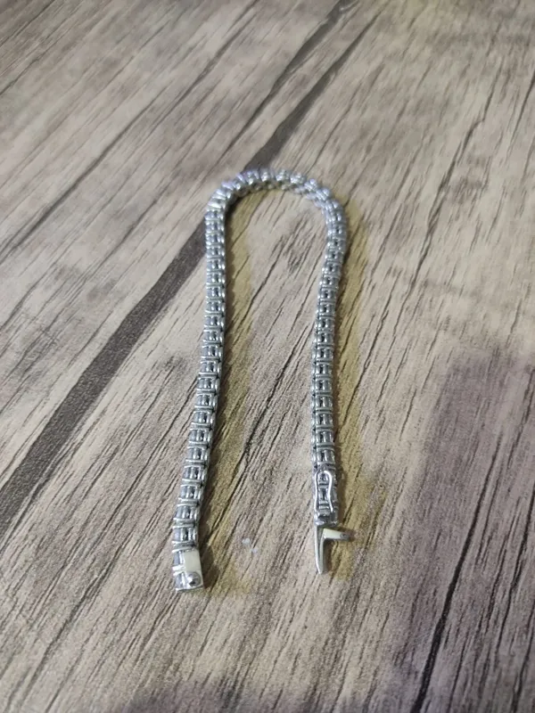 2-milyonluk-pirlanta-kolyeyi-yolda-buldu-bulmak-icin-cebinden-500-lira-harcadigi-sahibi-tarafindan-azarlandi-1638619703076.jpg 2 milyonluk pırlanta kolyeyi yolda buldu! Bulmak için cebinden 500 lira harcadığı sahibi tarafından azarlandı-5