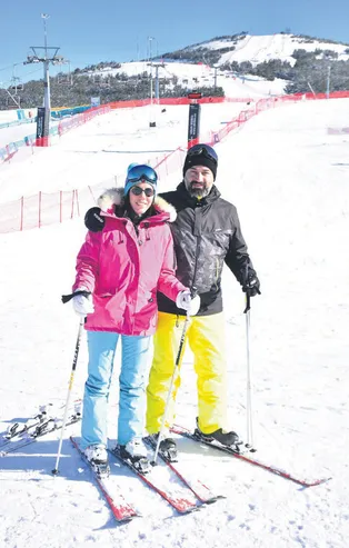 Murat Aşık ile Gökçen Paprika'dan kar üstünde mutluluk pozu