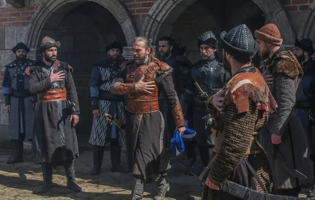 dirilis-ertugrulun-dogan-alpi-lafi-gedigine-koydu-engin-altana-olay-yorum-oruc-reis-yine-1606240864216.jpg Diriliş Ertuğrul'un Doğan Alp'i lafı gediğine koydu! Engin Altan'a olay yorum! Oruç Reis yine...-6