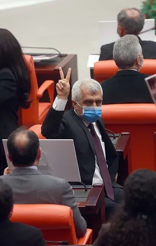 Milletvekilliği düşen HDP'li Ömer Faruk Gergerlioğlu'ndan Meclis'te işgal provokasyonu