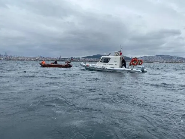 تركيا اليوم إسطنبول..سيدة تلقي بنفسها في البحر وترفض الخروج ! (صور) إسطنبول..سيدة تلقي بنفسها في البحر وترفض الخروج ! (صور)