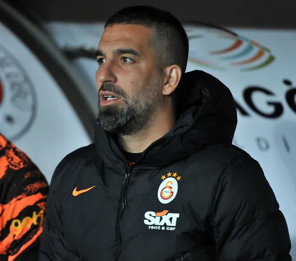 arda-turan-galatasarayda-teknik-heyette-gorev-almaya-hazirlaniyor-1652450421303.jpg