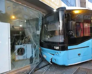 Freni boşalan özel halk otobüsü dehşet saçtı