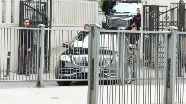 Başkan Erdoğan anne ve babasının kabrini ziyaret etti-2