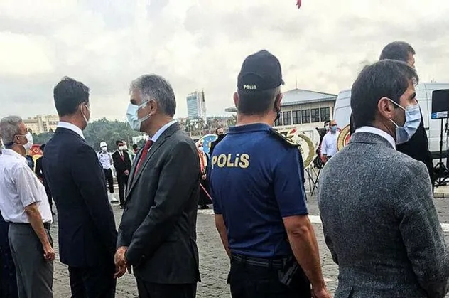 CHP 30 Ağustos Zafer Bayramı töreninde Başkan Erdoğan'ın mesajı okunurken sırtını dönen Ali Narin'i partiden atacak mı?