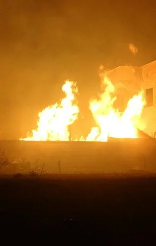 Kocaeli'de palet fabrikasında yangın