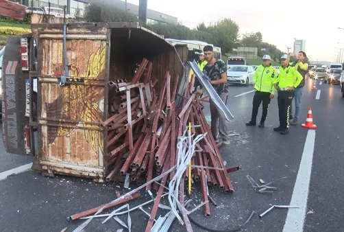 TEM’de trafiği kilitleyen kaza!
