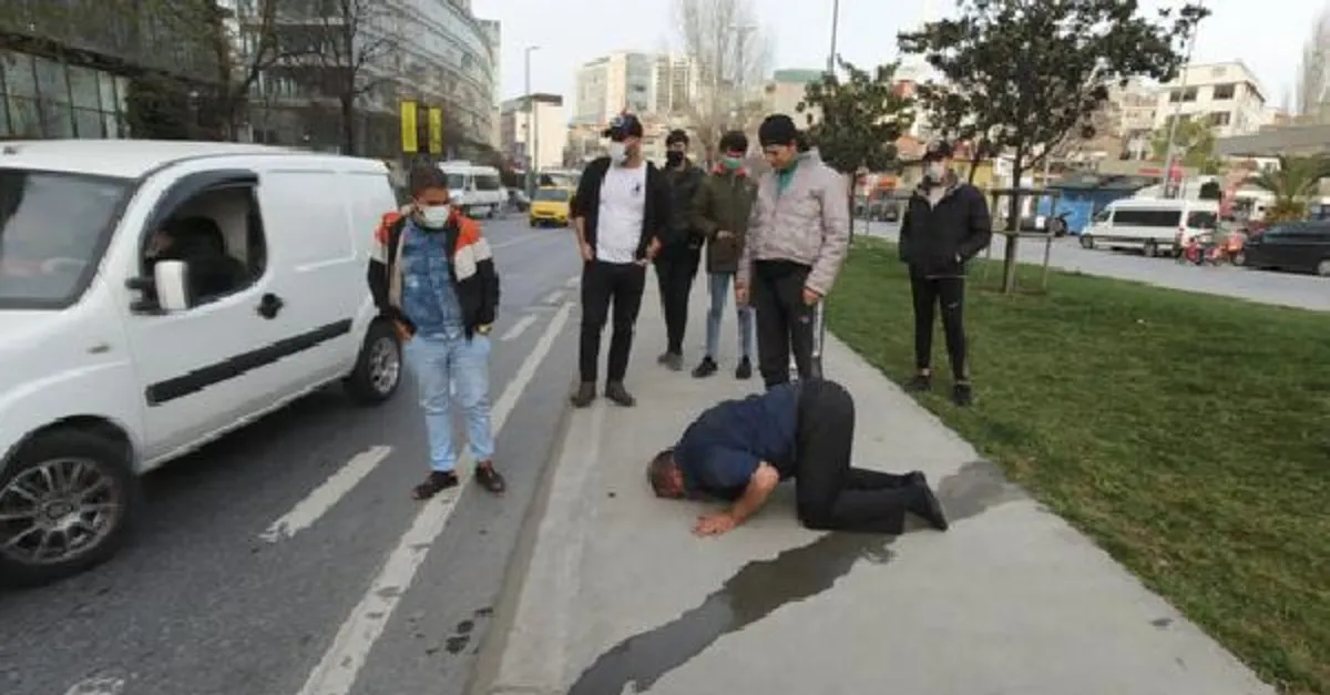Beyoğlu’nda bir kadın tartıştığı kişiyi çivili sopayla dövdü