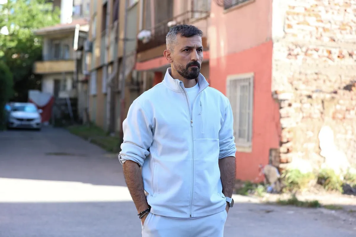 alti-ustu-istanbuldan-ilk-tanitim-konusu-nedir-kadrosunda-kimler-var-1779516446620.jpg "Adana’dan uzak, İstanbul’a yasak!" atv'nin yeni iddialı dizisi Altı Üstü İstanbul'dan ilk fragman geldi-5