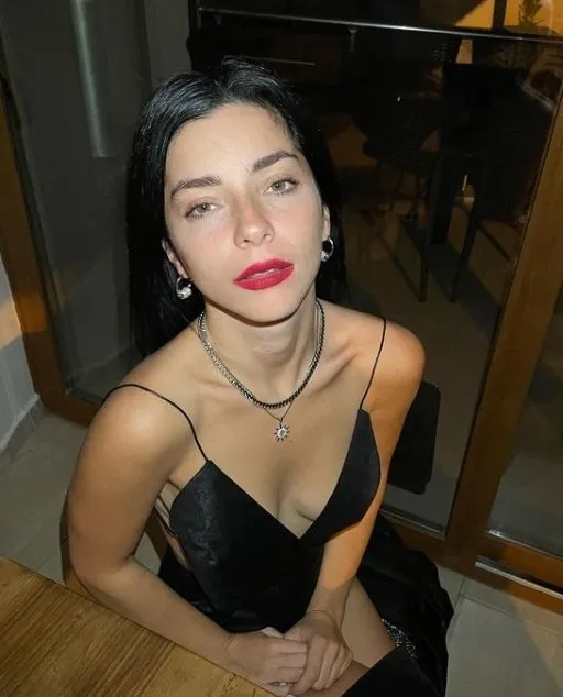 "Merve Boluğur, Işın Karaca'ya verdi veriştirdi!" Şarkıcılığa soyunan Merve Boluğur'dan olay yaratan 'kıskançlık' açıklaması-6