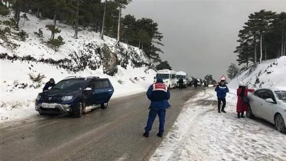 Denizli'de kayak merkezinde mahsur kalan vatandaşlar kurtarıldı-6