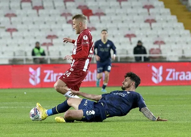 ziraat-turkiye-kupasinin-finalisti-rovansta-belli-olacak-fenerbahce-sivasspor-karsilasmasinda-gol-sesi-cikmadi-1683142641433.jpeg Ziraat Türkiye Kupası'nın finalisti rövanşta belli olacak! Fenerbahçe-Sivasspor karşılaşmasında gol sesi çıkmadı-2