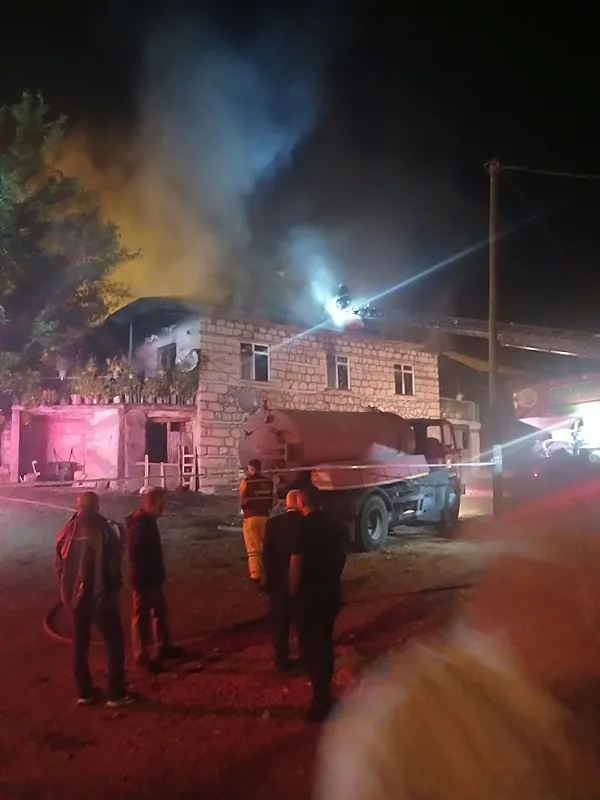 elazigda-gece-yarisi-mustakil-ev-alevlere-teslim-oldu-aga-uyku-ve-hayriye-uyku-hayatini-kaybetti-1788944711324.jpeg Elazığ'da yanan evden çifte cinayet çıktı! Ağa ve Hayriye Üykü çiftinin cesedinde kurşun izi-4