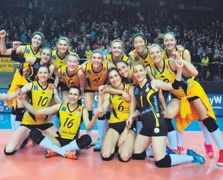 Vakıfbank finalde