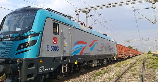 Türkiye'nin yerli ilk elektrikli lokomotifi E5003'ten ilk ticari sefer
