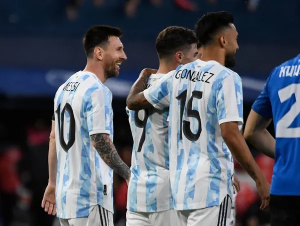 lionel-messi-arjantin-estonya-karsilasmasinda-tam-5-gol-atti-uzayli-is-basinda-1654495182985.jpg Lionel Messi, Arjantin-Estonya karşılaşmasında tam 5 gol attı! Uzaylı iş başında...-4