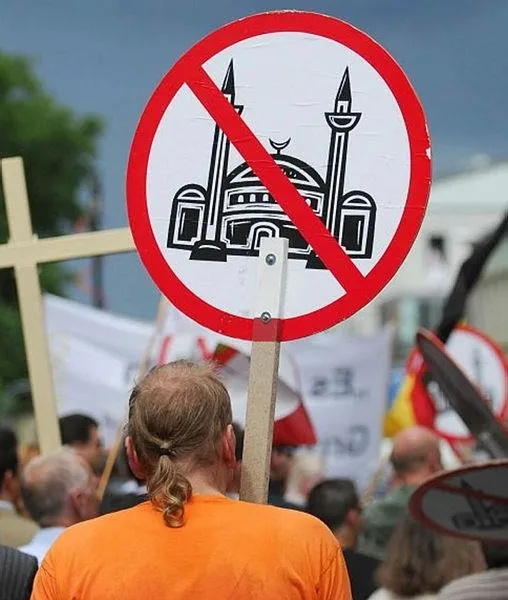 alman-hukumetinden-islamofobi-ve-ayrimcilik-itirafi-muslumanlar-iki-kat-fazla-irkciliga-maruz-kaliyor-1670444716492.jpeg Alman hükümetinden İslamofobi ve ayrımcılık itirafı: Müslümanlar iki kat fazla ırkçılığa maruz kalıyor-4