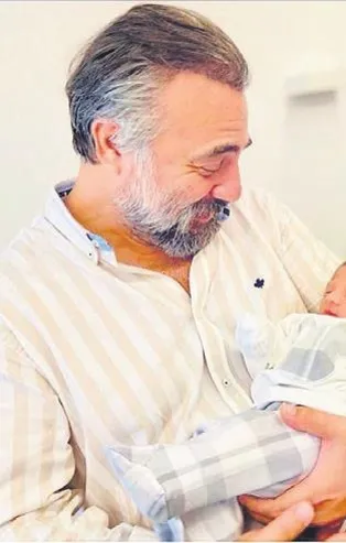 EDHO'nun yıldızı Oktay Kaynarca baba olan Yunus Emre Yıldırımer'i ve oğlu Doğu'yu ziyaret etti