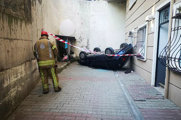 Beş metre yüksekten bahçeye uçtu! 2 yaralı var