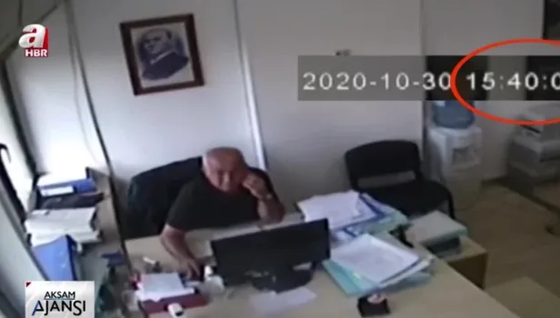 İzmir'deki 6.6'lık depreme damga vuran görüntü! Binanın sarsılmasına aldırış etmeden telefonla konuştu