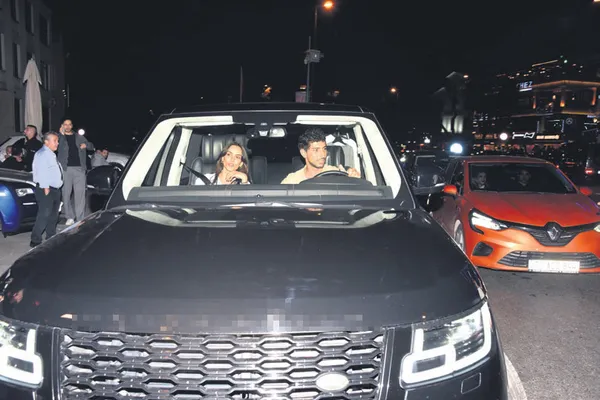 guzel-oyuncu-cagla-demirin-kafalari-karistiran-arkadasi-beyefendi-arkadasim-1696713579950.jpg Güzel oyuncu Çağla Demir'in kafaları karıştıran arkadaşı: "Beyefendi arkadaşım..."-2