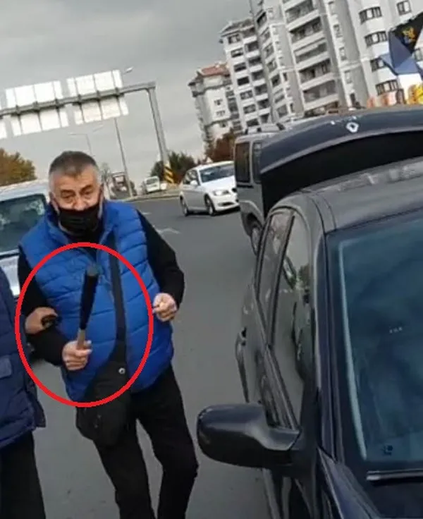 ankarada-motosikletli-kadin-kurye-esra-nur-olgun-trafikte-beyzbol-sopasiyla-darbedildi-o-anlar-saniye-saniye-kamerada-1637743276981.jpg Ankara'da motosikletli kadın kurye Esra Nur Olgun trafikte beyzbol sopasıyla darbedildi! O anlar saniye saniye kamerada-3
