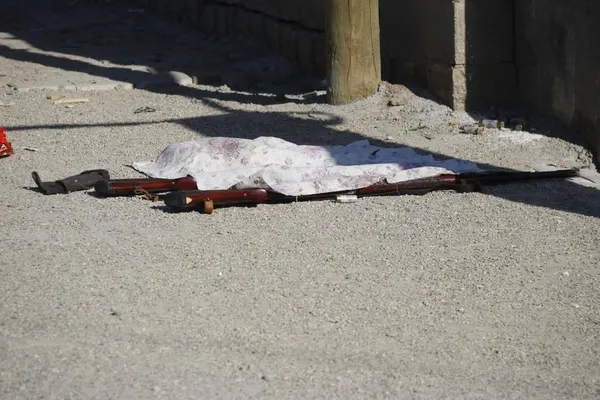 diyarbakirda-husumetli-aileler-arasinda-kan-akti-baris-yemeginde-silahli-catisma-cikti-12-yarali-1692542769436.jpeg Diyarbakır'da husumetli aileler arasında kan aktı! Barış yemeğinde silahlı çatışma çıktı: 12 yaralı-2