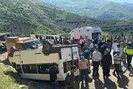 Hakkari’de öğrenci servisi devrildi: 14 kişi yaralandı