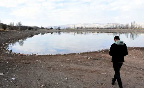 sivas-serpincik-goletinde-su-25-metre-cekildi-1607346987036.jpg Sivas Serpincik Göleti'nde su 25 metre çekildi-2