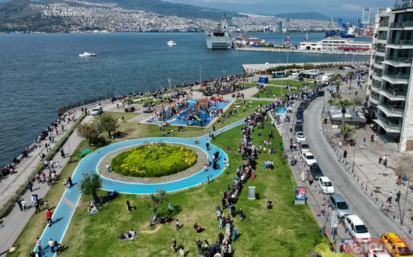 İzmir'de TCG Anadolu'ya 3'üncü de gününde büyük ilgi! Kilometrelerce kuyruk oluştu - 9