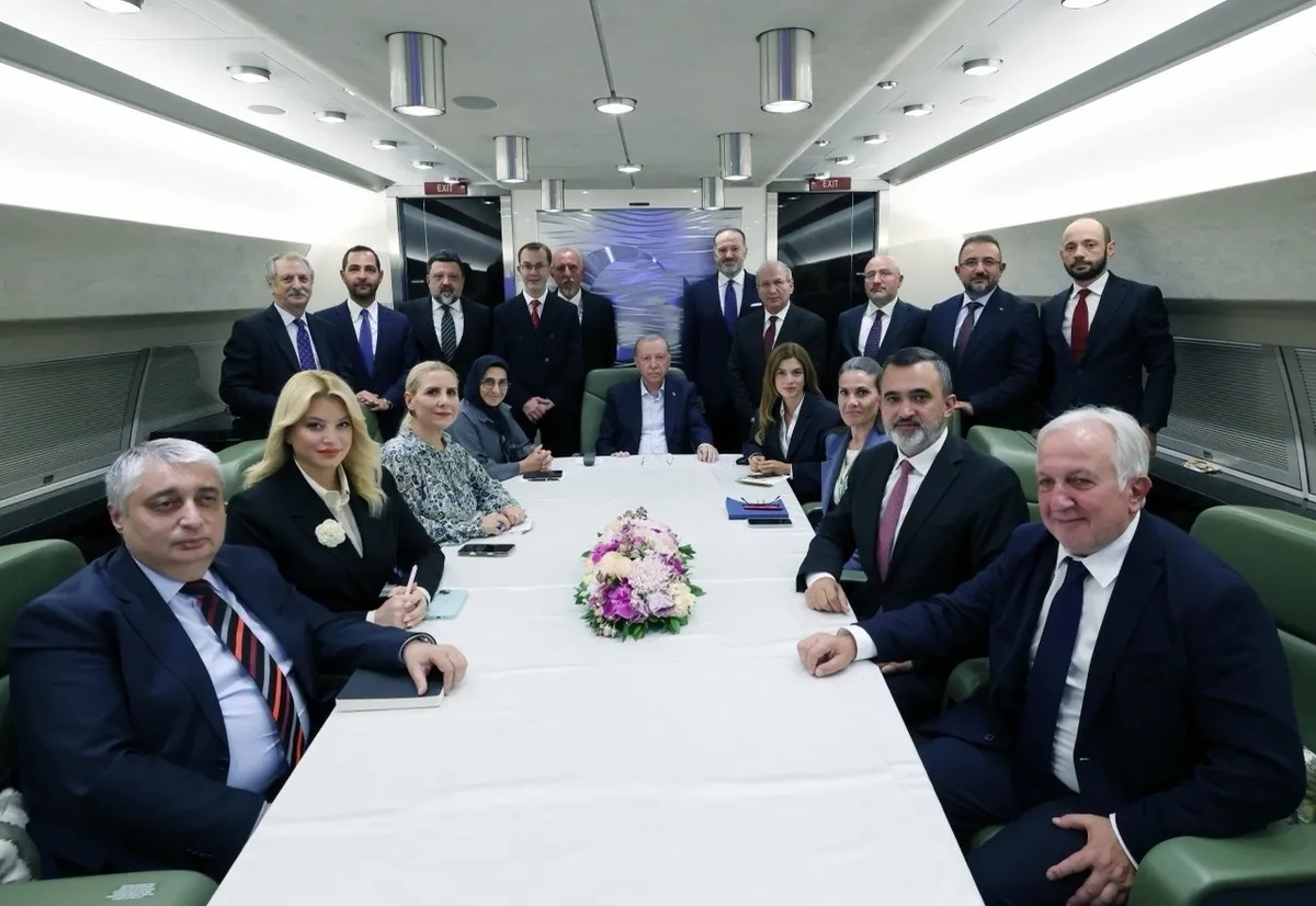 Başkan Erdoğan'dan Kırgızistan dönüşü kritik mesajlar! Yunanistan'a net uyarı: "Bize düşen nedir? Gereğini yapmak"-4