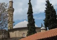 Yunanistanda alçak saldırı! Tarihi Kurşunlu Camisini taşlayıp camlarını kırdılar!