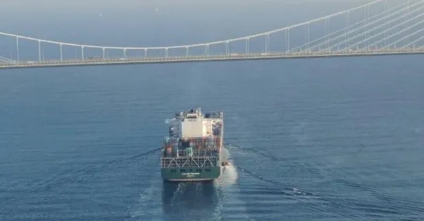 Dev kontetyner gemisi İstanbul Boğazı’ndan geçti