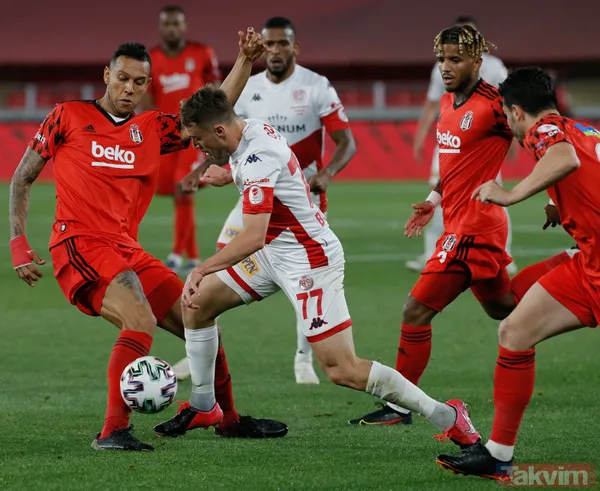 Ziraat Türkiye Kupası'nı kazanan Beşiktaş kupayı kaldırdı! İşte kutlamalardan kareler... - 47