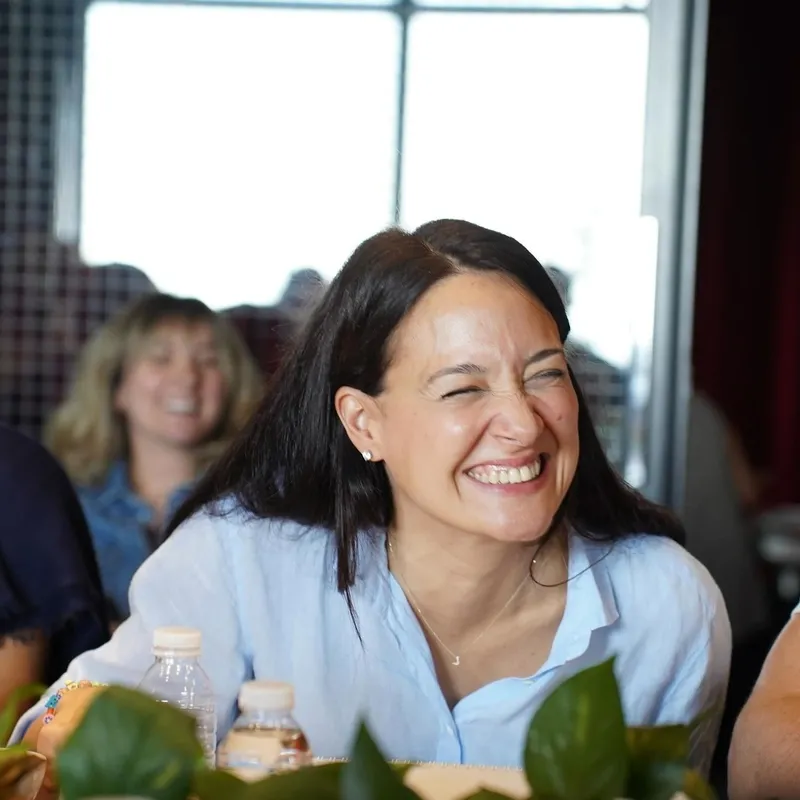 gupse-ozay-neden-cantasinda-cekic-tasiyor-ilginc-yolculuk-tedbirinin-perde-arkasi-1771334060811.jpg Gupse Özay neden çantasında çekiç taşıyor? İlginç yolculuk tedbirinin perde arkası-5