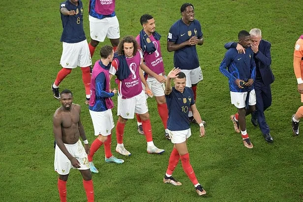 kylian-mbappe-sov-yapti-son-dunya-sampiyonu-fransa-polonyayi-3-1-yenerek-ceyrek-finale-yukseldi-1670174822238.jpeg Kylian Mbappe şov yaptı! Son dünya şampiyonu Fransa, Polonya'yı 3-1 yenerek çeyrek finale yükseldi-5