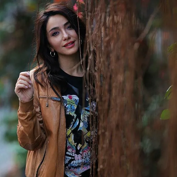 Akıncı dizisinin güzel oyuncusu Deren Talu'dan annesi Defne Samyeli'ye iltifat: Annem oyuncu koçum gibi-17