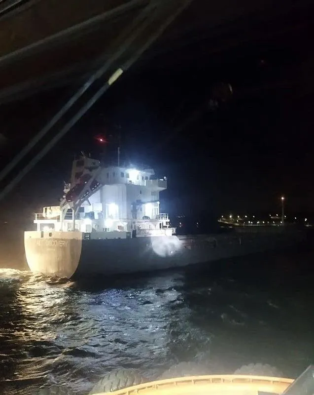 Çanakkale Boğazı’nda panik: Kuru yük gemisindeki yangın söndürüldü | Transit gemi geçişlerine çift yönlü açıldı