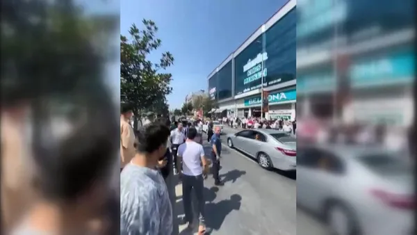 istanbul-esenyurtta-dehset-anlari-taksinin-carptigi-cocuk-metrelerce-suruklendi-1626857980919.jpg İstanbul Esenyurt'ta dehşet anları! Taksinin çarptığı çocuk metrelerce sürüklendi-4