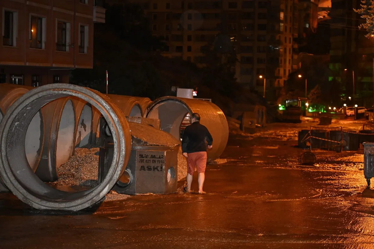 ANKARA'YI SAĞANAK VURDU-1